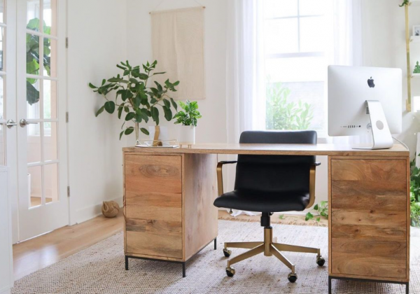 Meja kantor minimalis dengan desain modular